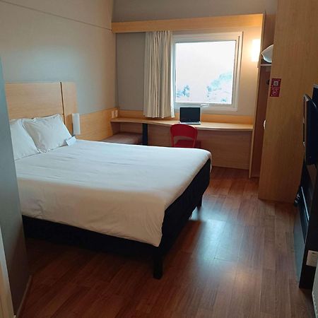 Ibis Puerto Montt Hotel Bagian luar foto