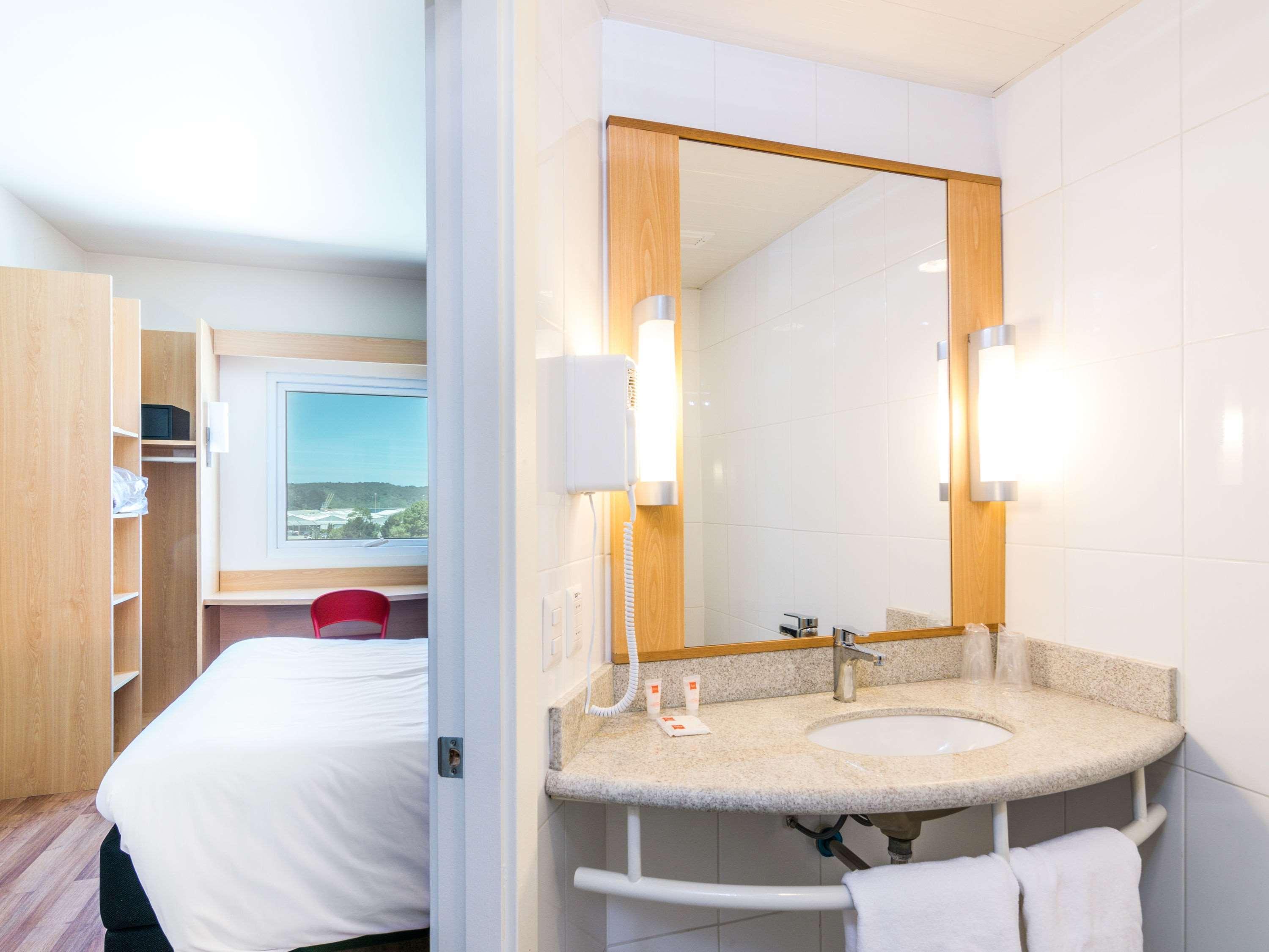 Ibis Puerto Montt Hotel Bagian luar foto