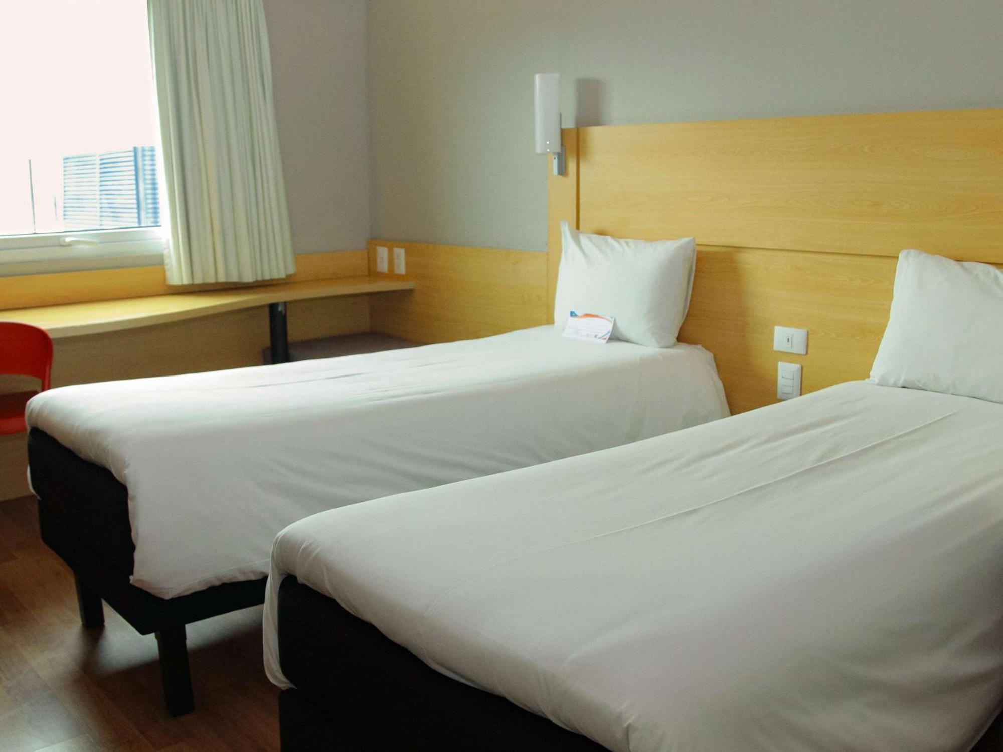 Ibis Puerto Montt Hotel Bagian luar foto