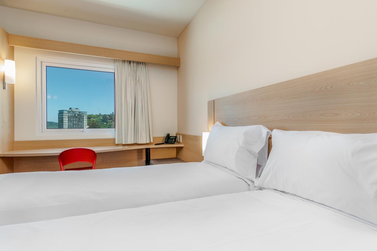 Ibis Puerto Montt Hotel Bagian luar foto