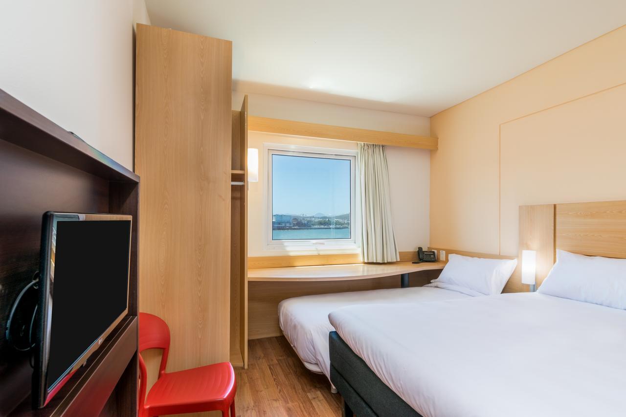Ibis Puerto Montt Hotel Bagian luar foto